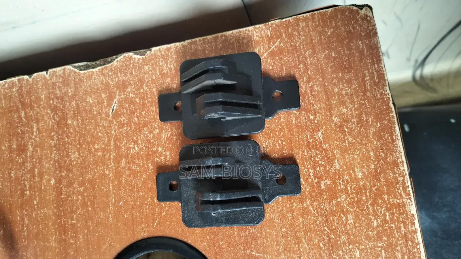 W Insulators 100 PCS