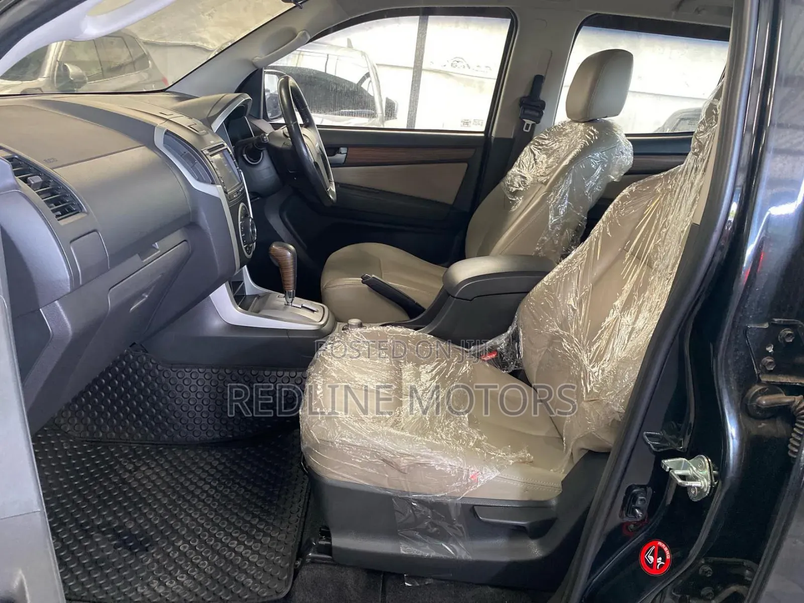 Isuzu MU-X 2018 Matt Black