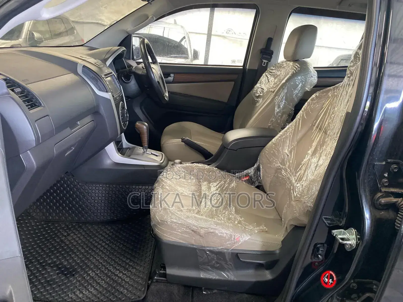 Isuzu MU-X 2018 Matt Black