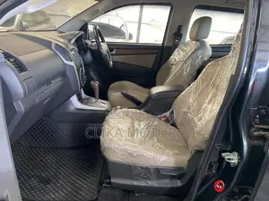 Isuzu MU-X 2018 Matt Black