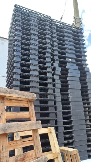 Affordable Slightly Used Black Pallets - Multiple Size