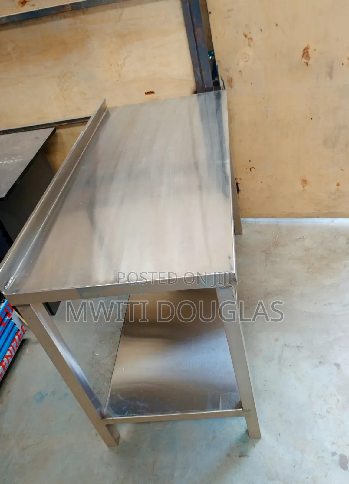 Prominent Smooth Stainless Working Table G