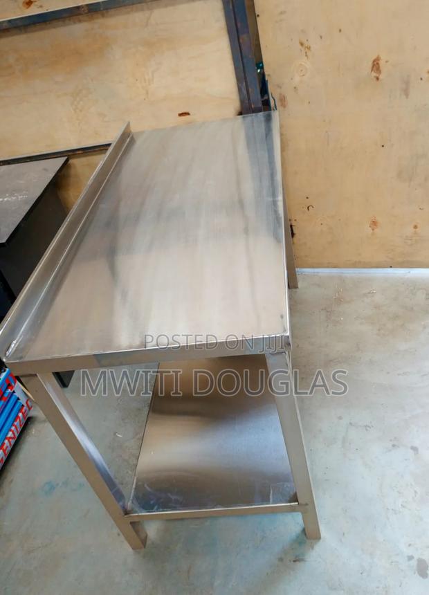 Prominent Smooth Stainless Working Table G