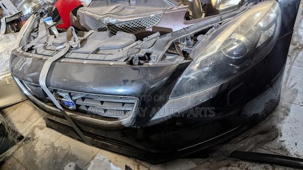 Volvo V40 Nosecuts 2015