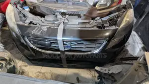 Volvo V40 Nosecuts 2015