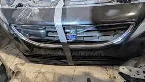 Volvo V40 Nosecuts 2015