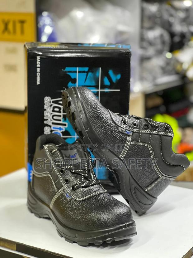 Black Vaultex Safety Boots - main view