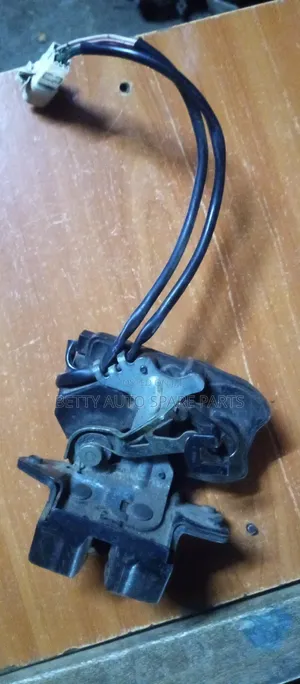 Toyota Wish Boot Lock