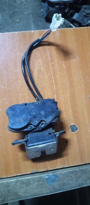 Toyota Wish Boot Lock