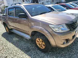 Toyota Hilux 2015 Brown