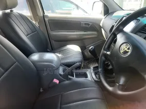 Toyota Hilux 2015 Brown