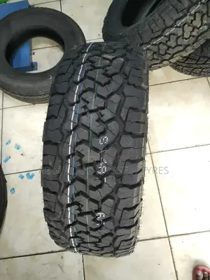 235/60 R18 Cf1100