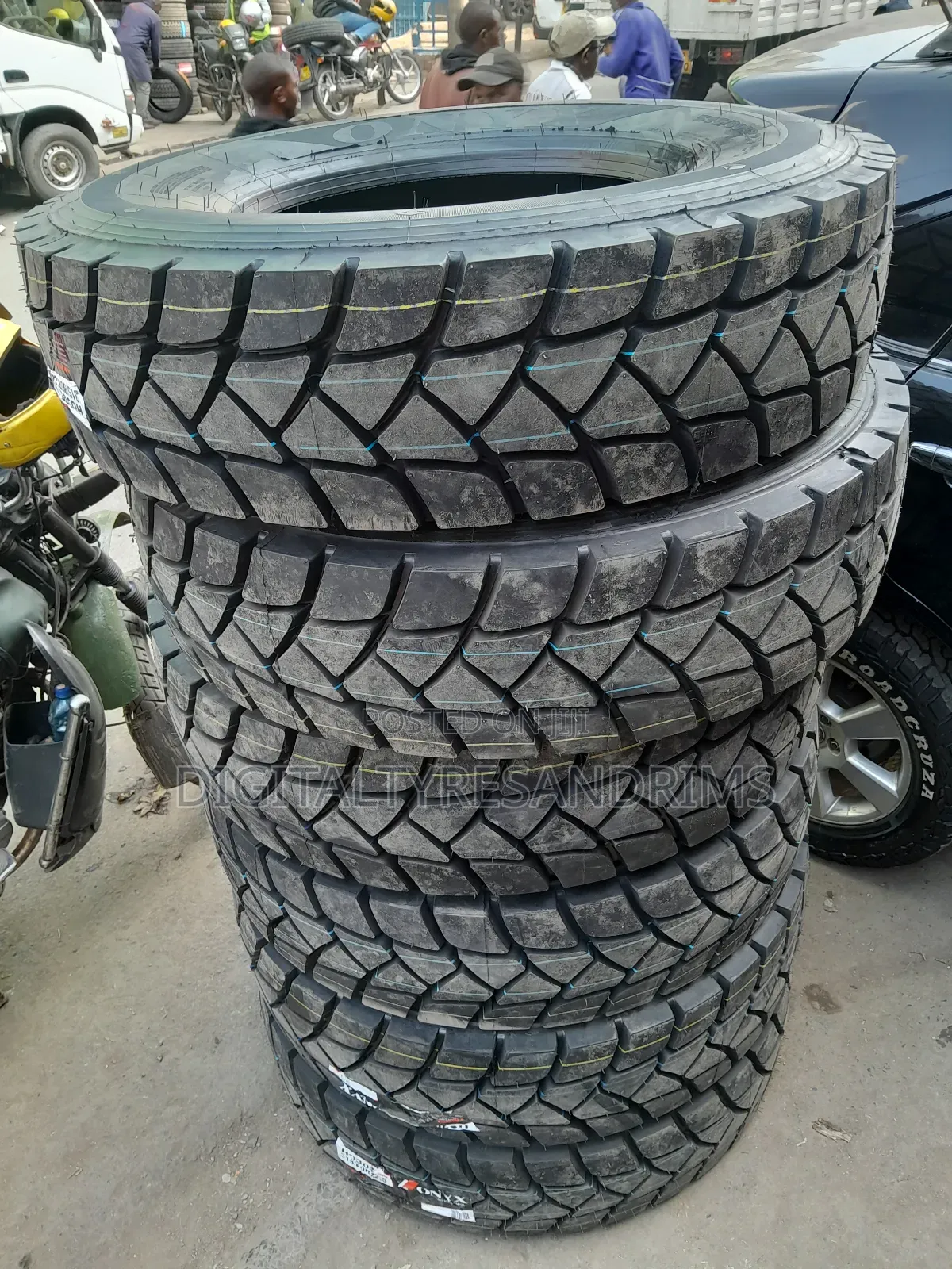 Brand New Onyx Tyres Size 315/80r22.5