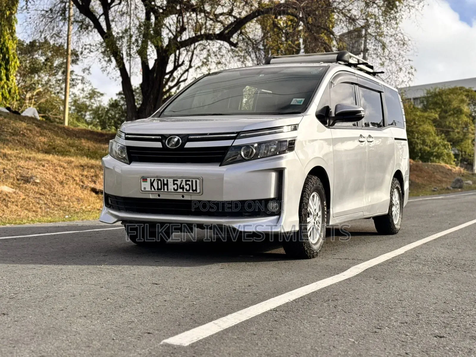 Toyota Voxy 2015 Silver