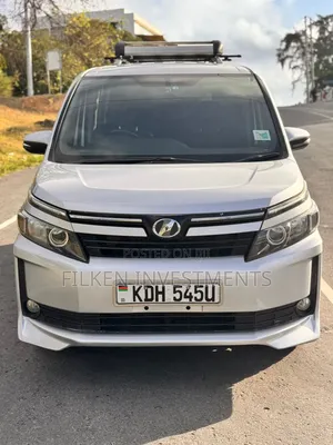 Toyota Voxy 2015 Silver