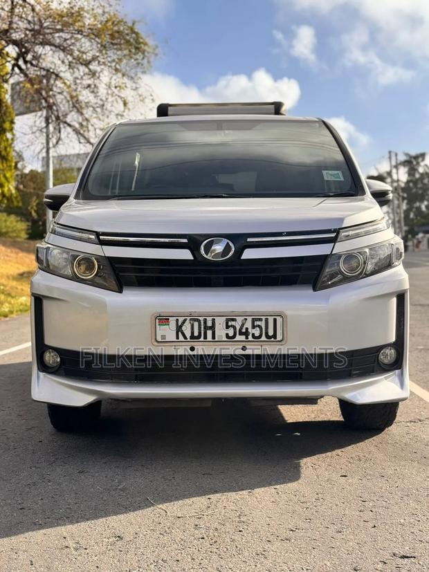 Toyota Voxy 2015 Silver - thumbnail 4