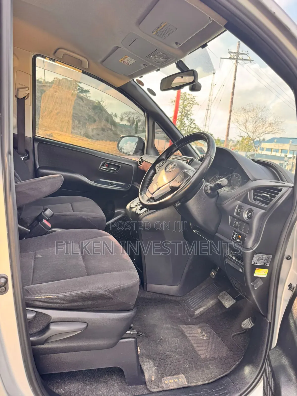 Toyota Voxy 2015 Silver