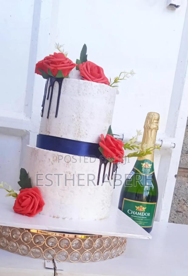 Semi Naked Wedding/Ruracio Cake - thumbnail 4