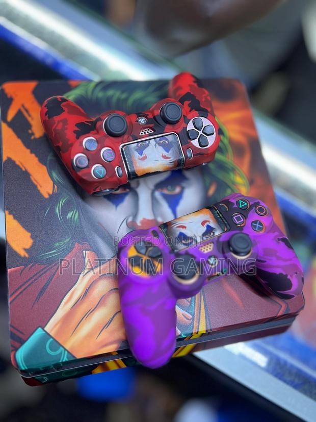 Ps4 Slim (Designed) With 2 Controllers - main view