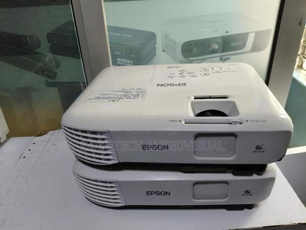 Cb - S05E Projectors Available - thumbnail 2