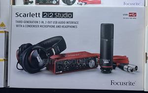 Focusrite Scarlett 2i2 Studio Recording Bundle (3rd Gen) - thumbnail 2