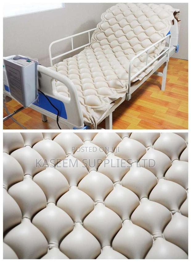 Alternating Pressure/Pressure Absorbing Mattress - main view
