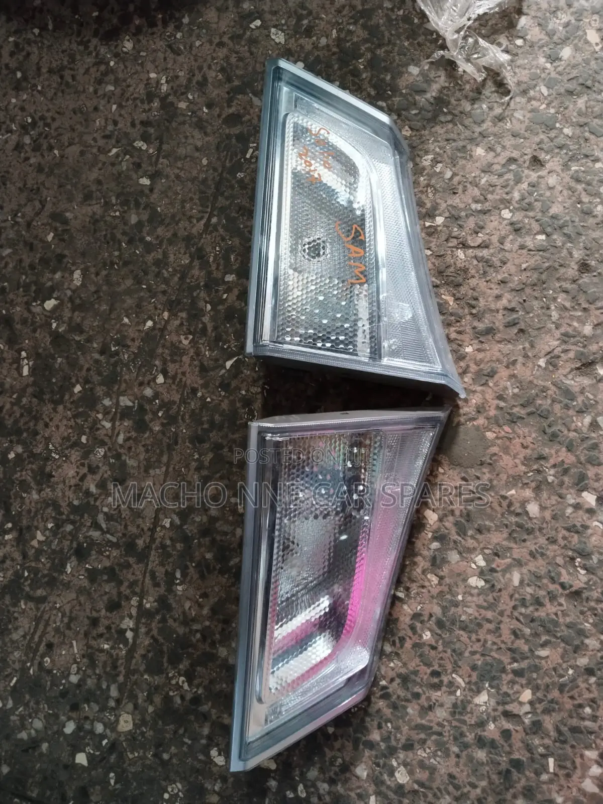 Suzuki Solio 2015 Boot-Light Clear)