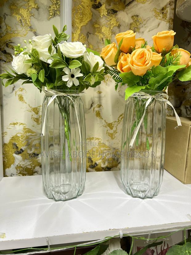 Clear Glass Flower Vase - thumbnail 2