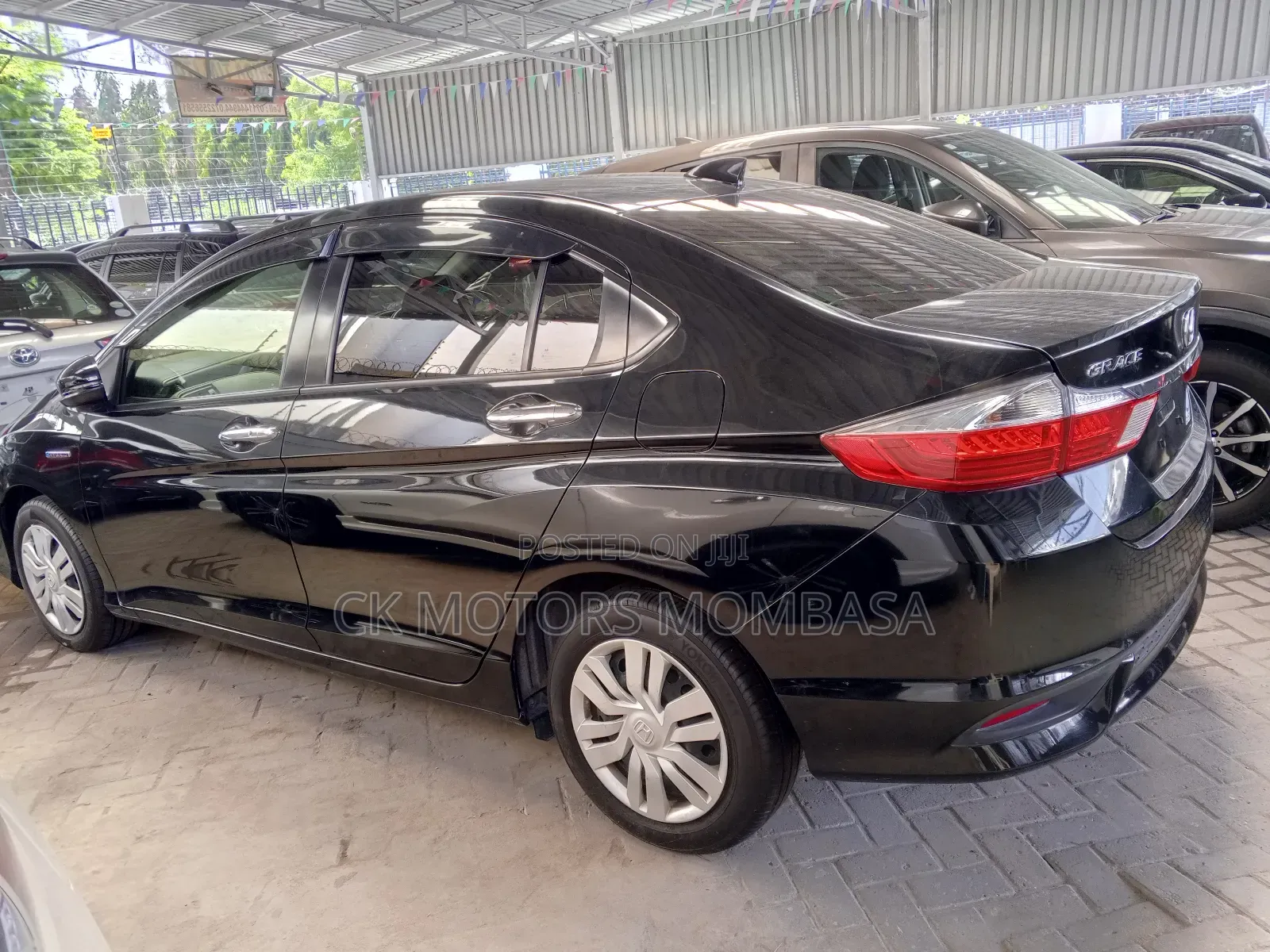 Honda Grace 2017 Black