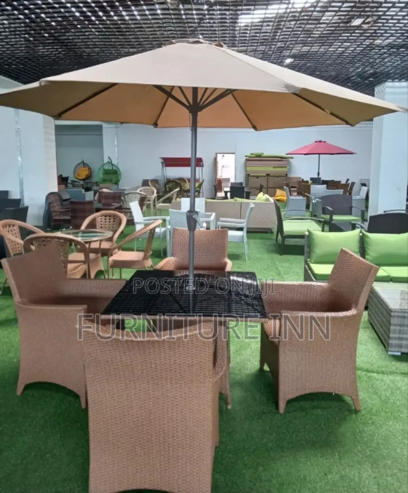 Classy Outdoor Set a Table + 4 Chairs + Umbrella