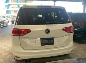 Volkswagen Touran 2017 White