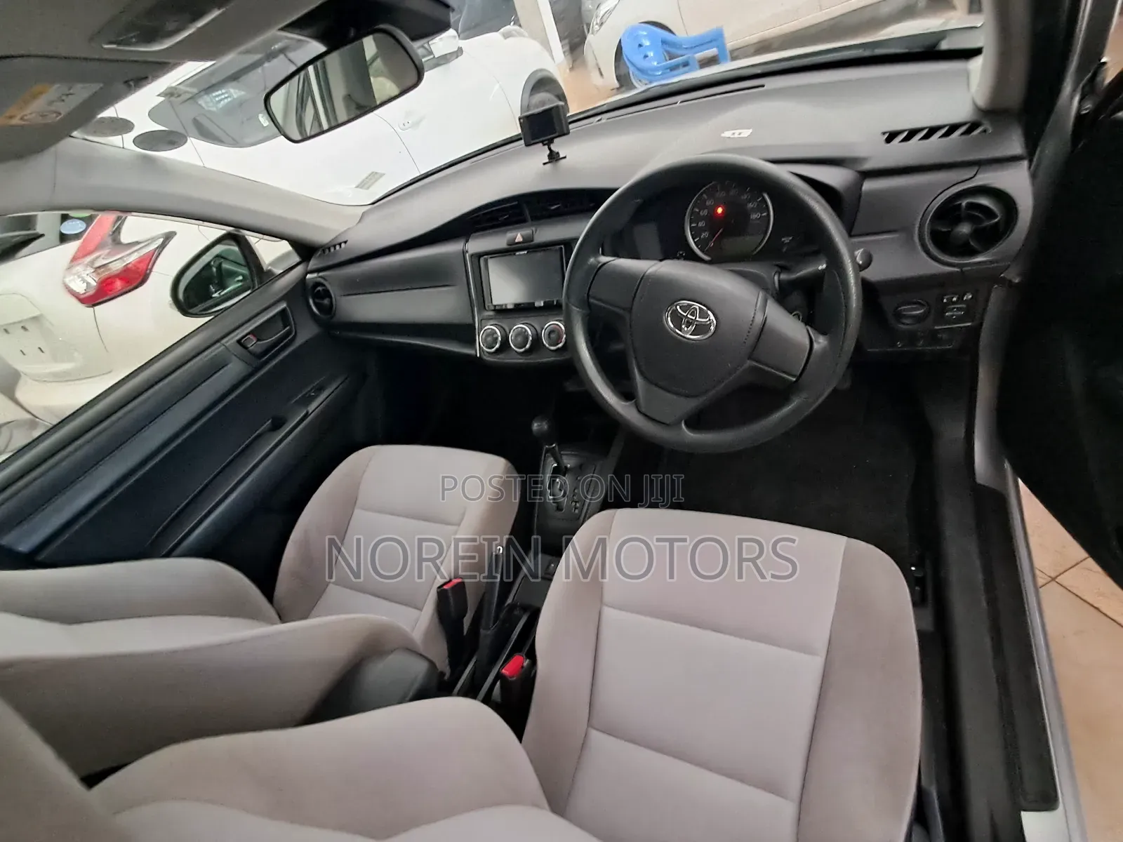 Toyota Axio 1.5 G 2WD 2017 Silver
