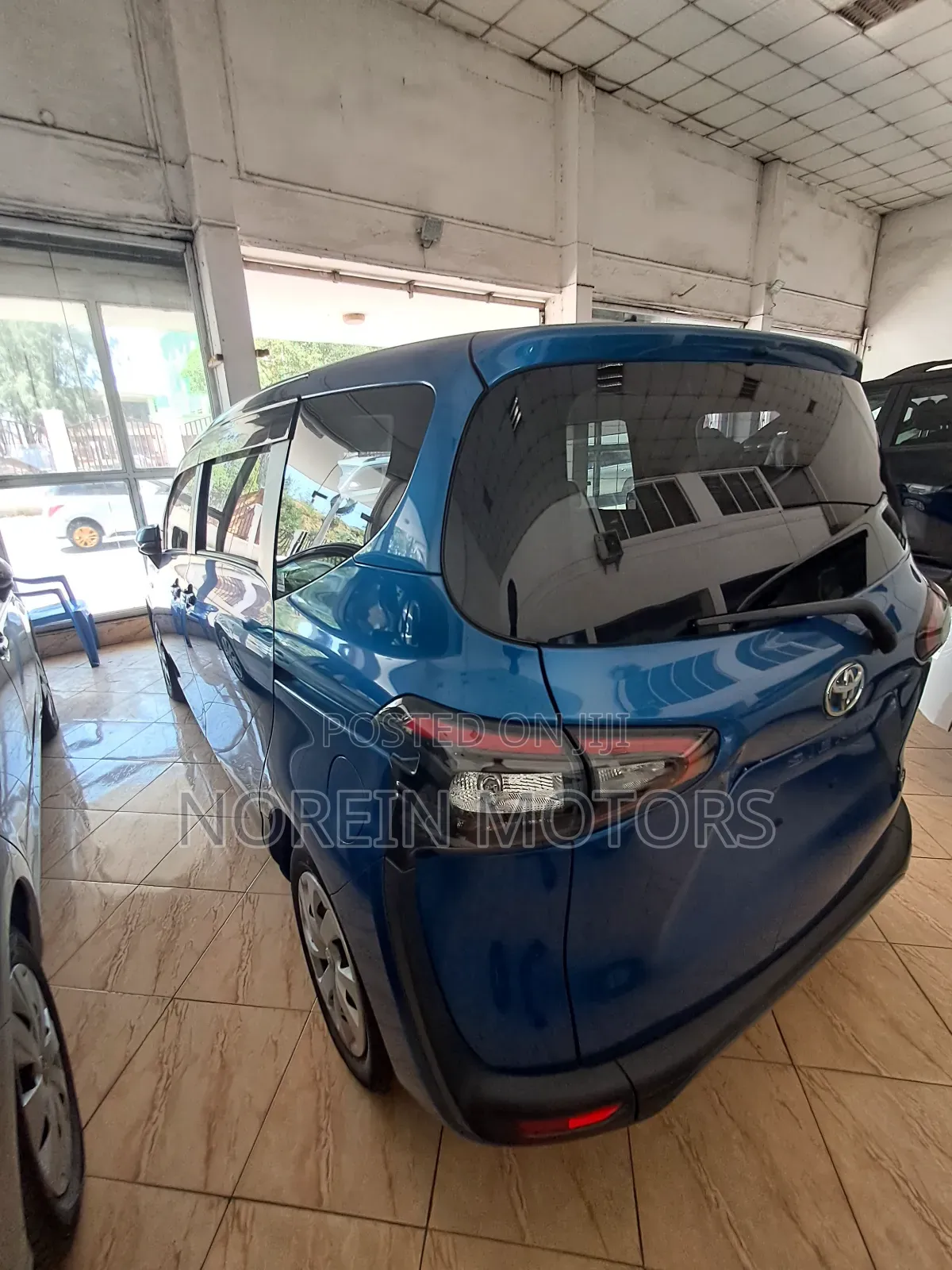 Toyota Sienta 1.5 AWD (6-seater) 2017 Blue
