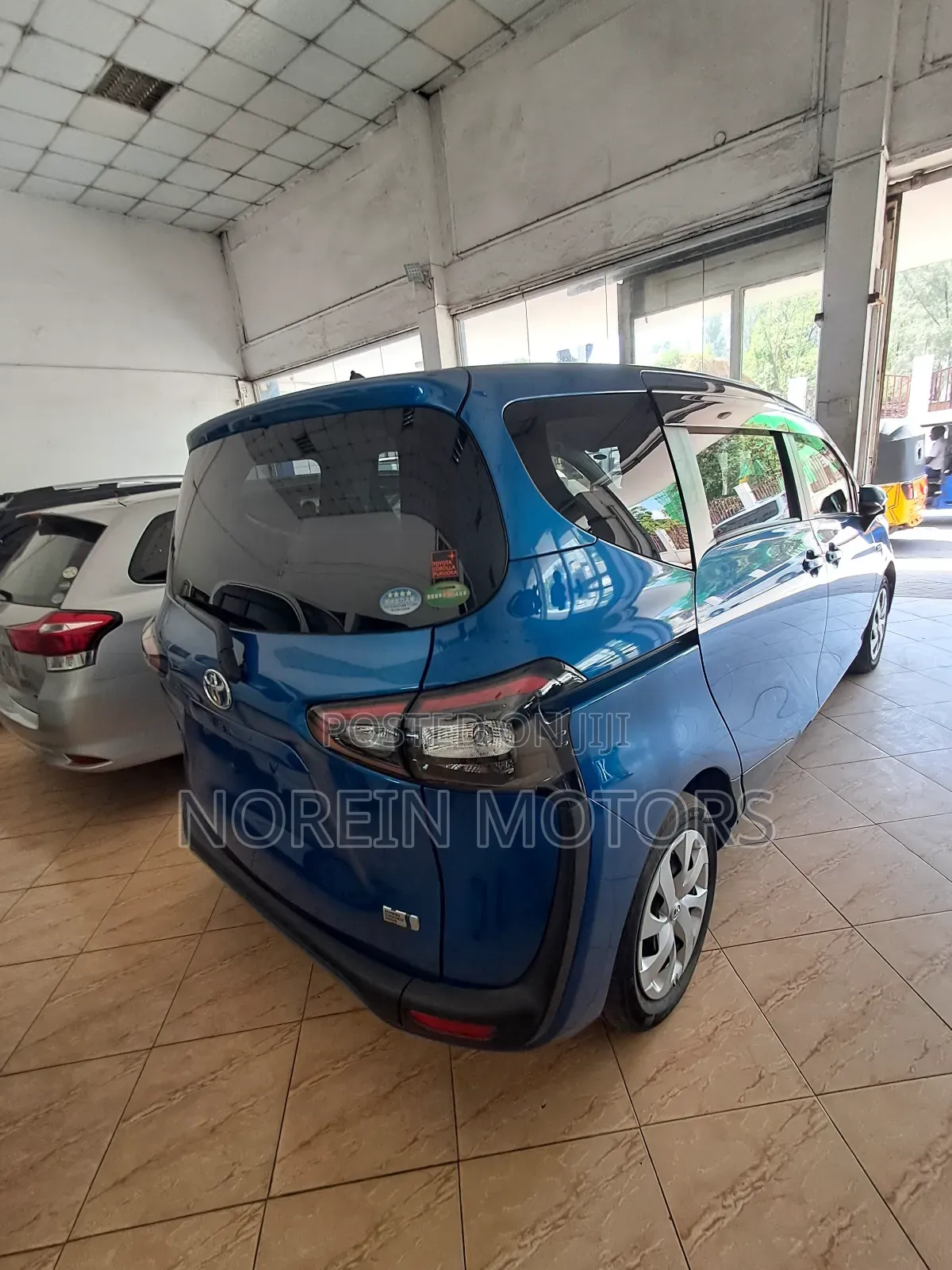 Toyota Sienta 1.5 AWD (6-seater) 2017 Blue