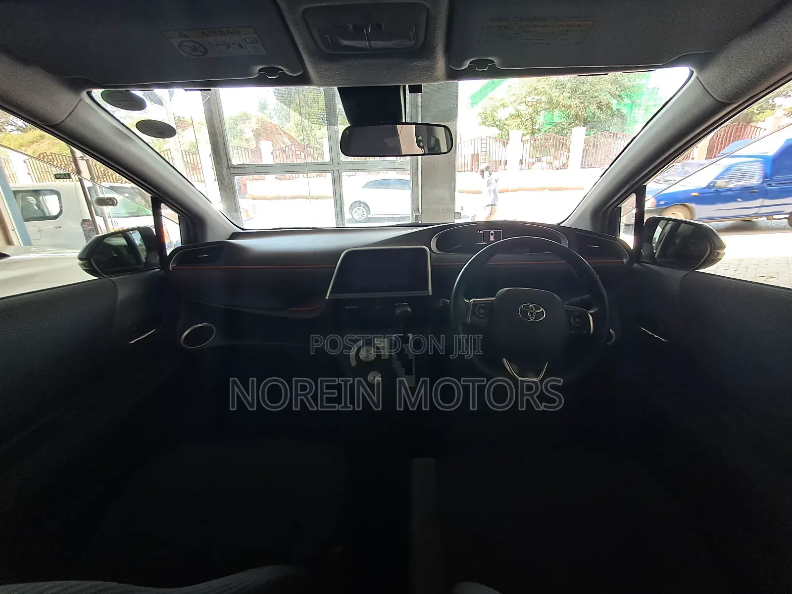Toyota Sienta 1.5 AWD (6-seater) 2017 Blue