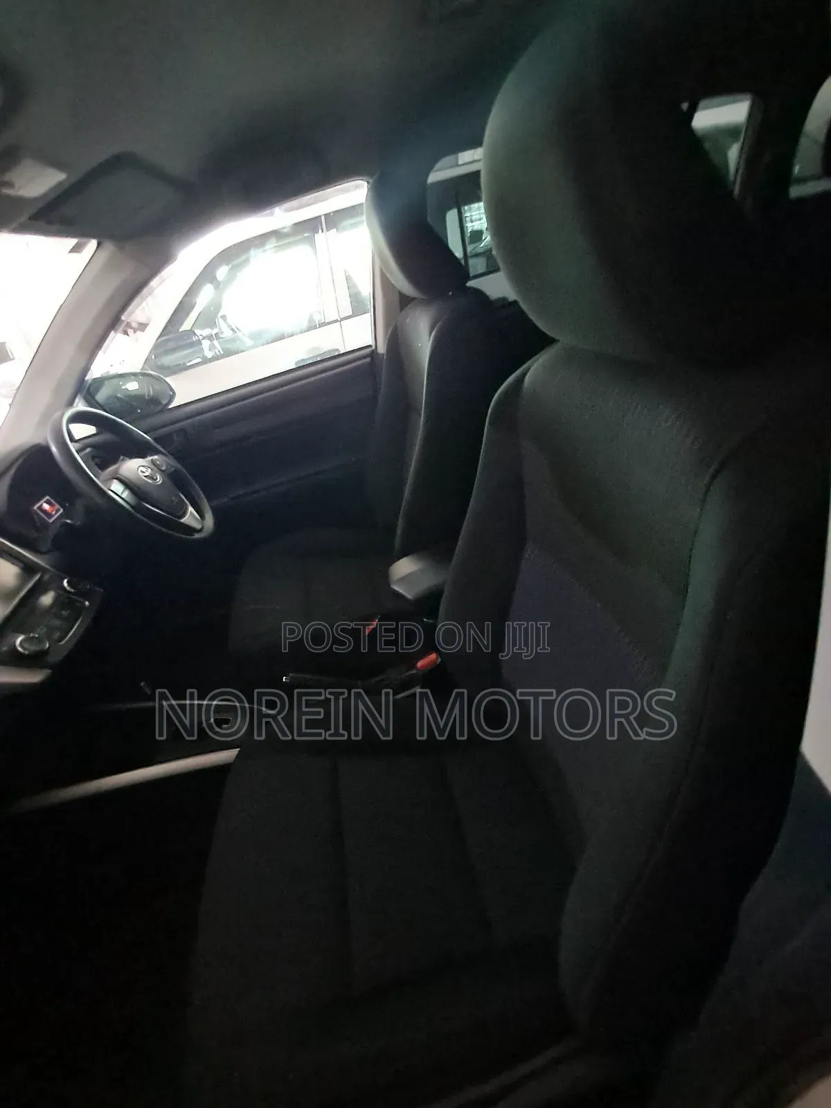 Toyota Corolla Fielder 1.5 Hybrid FWD 2018 White