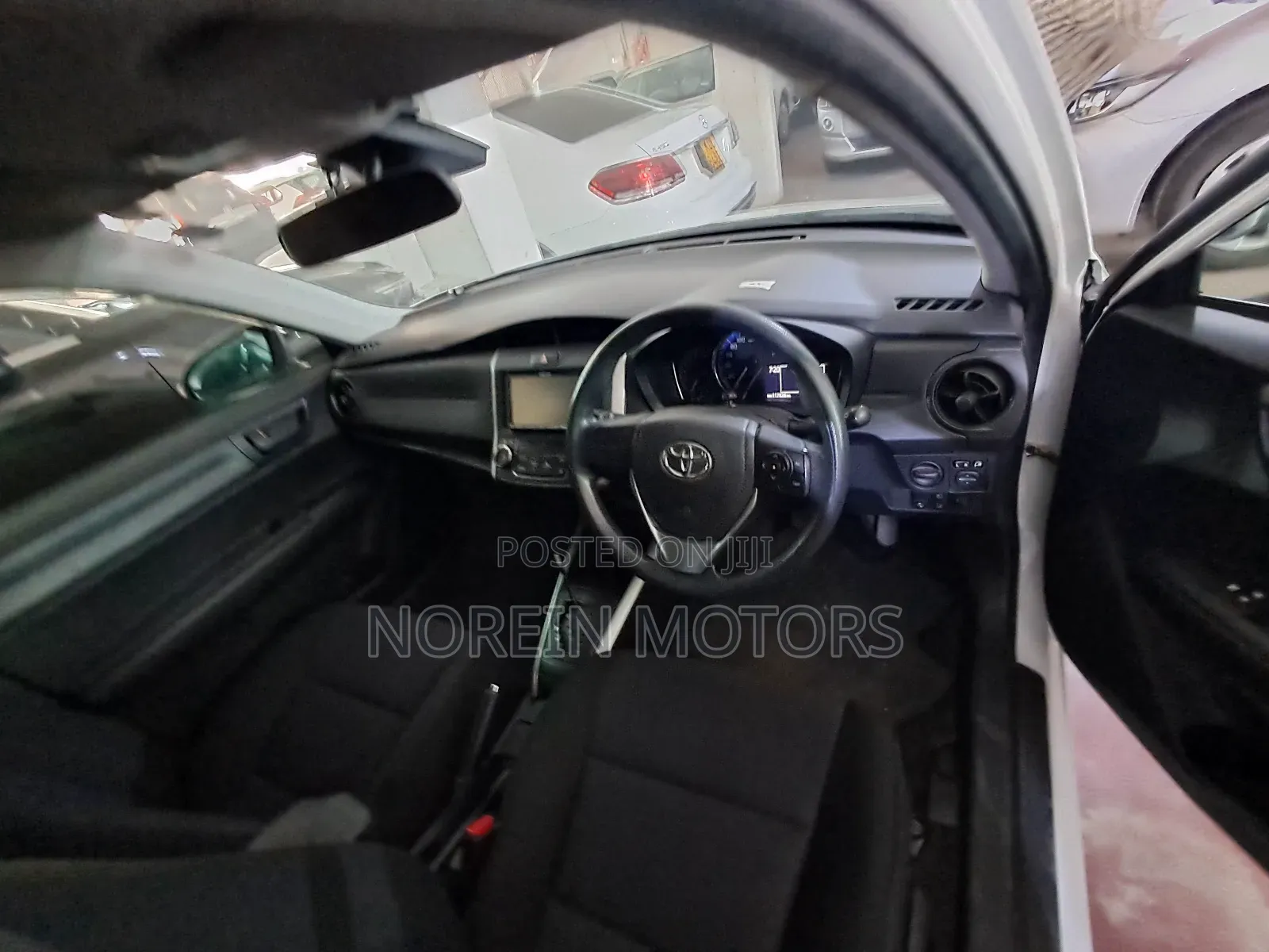 Toyota Corolla Fielder 1.5 Hybrid FWD 2018 White