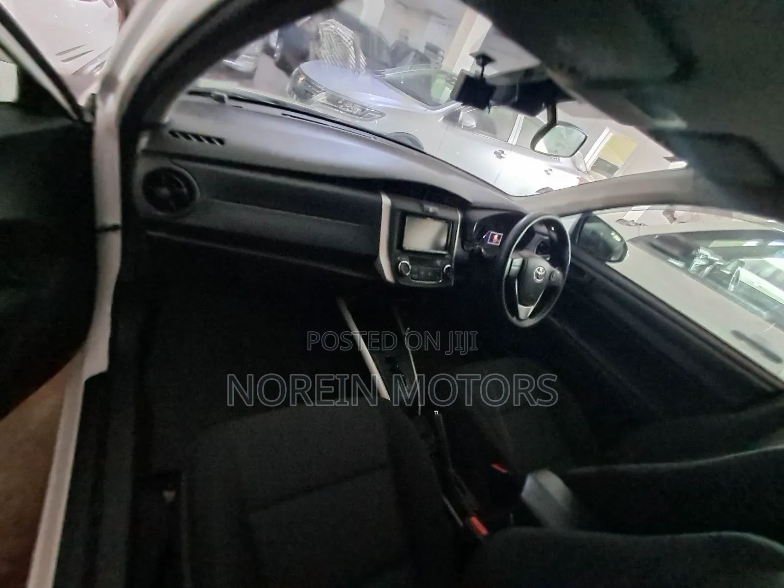 Toyota Corolla Fielder 1.5 Hybrid FWD 2018 White
