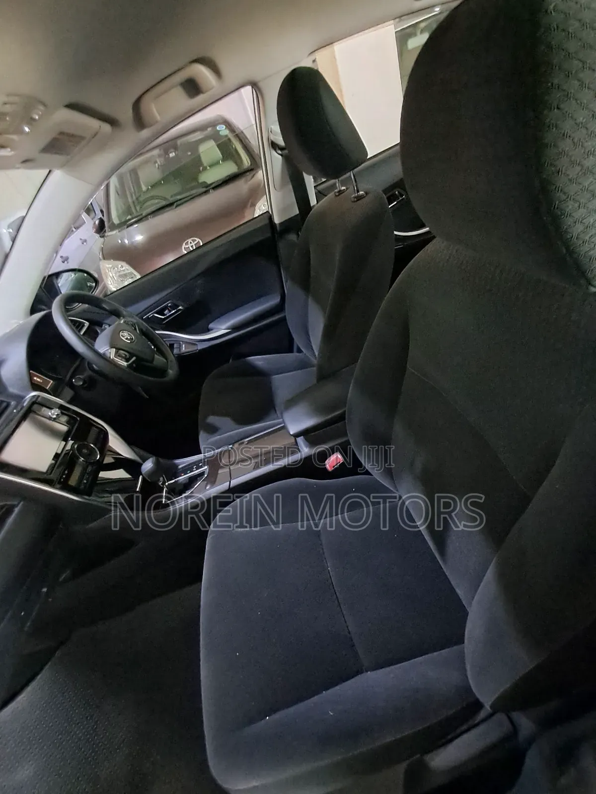 Toyota Premio 2.0 FWD 2017 Silver