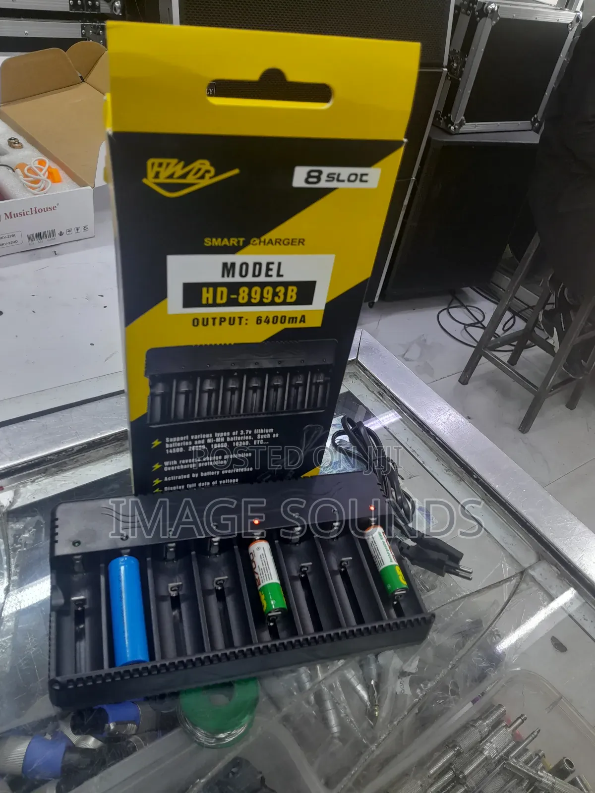 Charger for All Rechargable Batteries 8 Slots