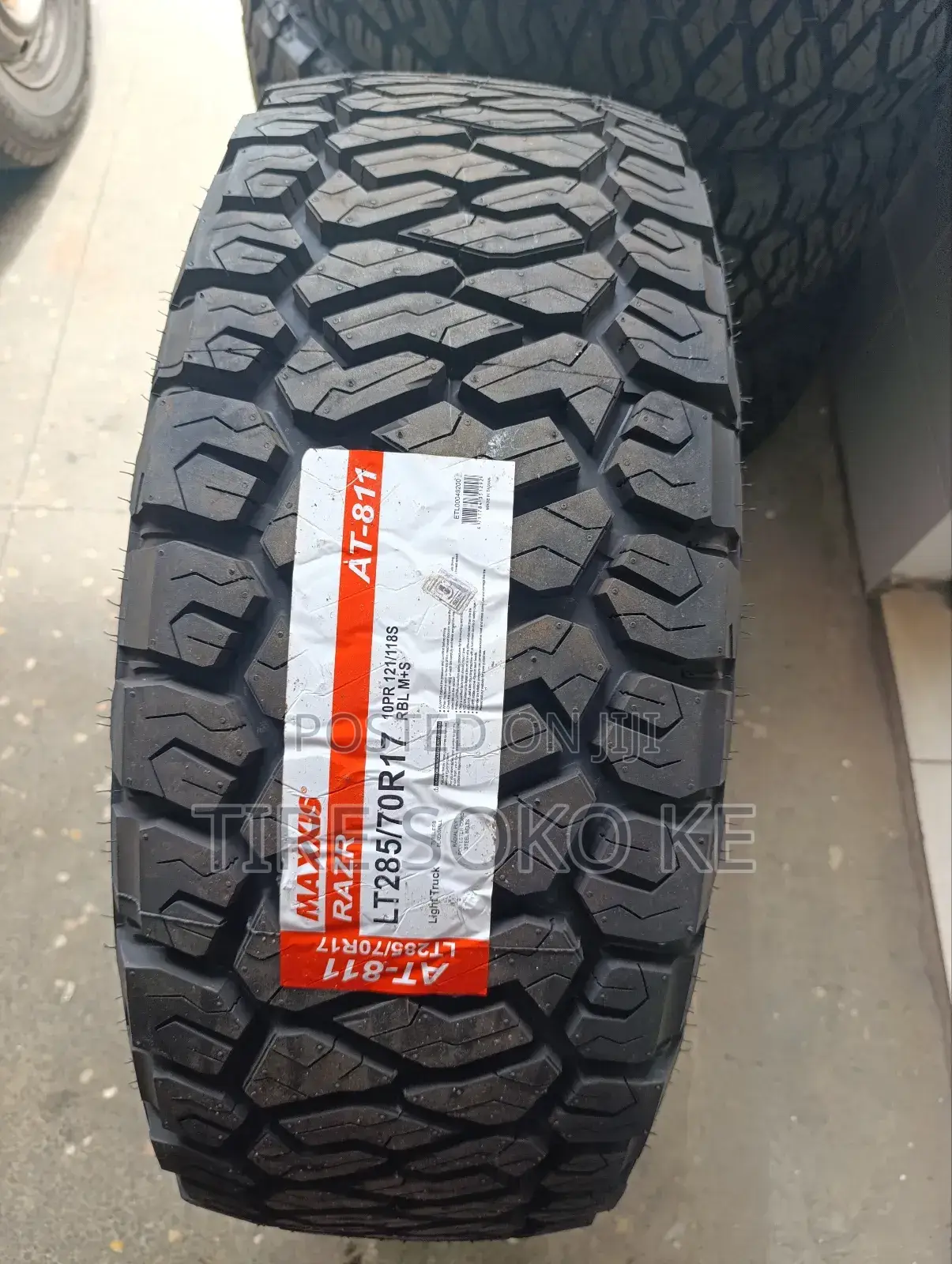 285/70r17 Maxxis Razr At811