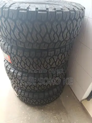285/70r17 Maxxis Razr At811