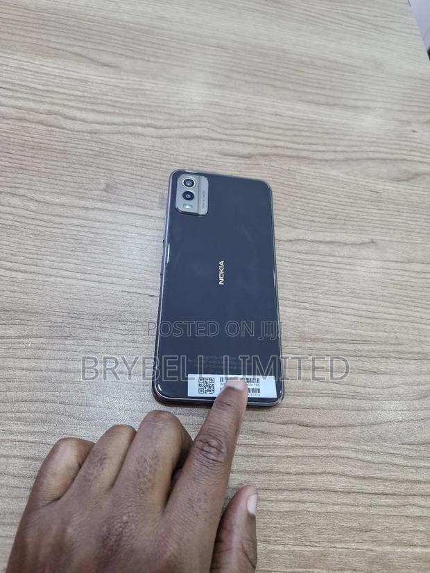 Nokia C32 128 GB Red - main view