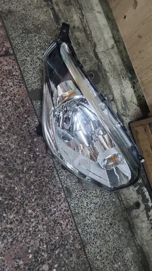 Mitsubishi Ek Wagon 2015 Headlight