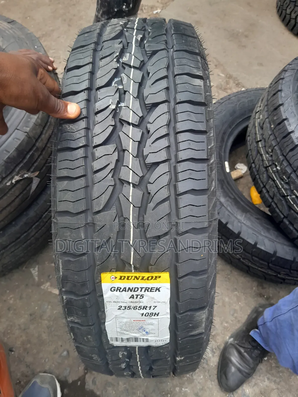235/65r17 Dunlop Grandtrek Tyres Brand New