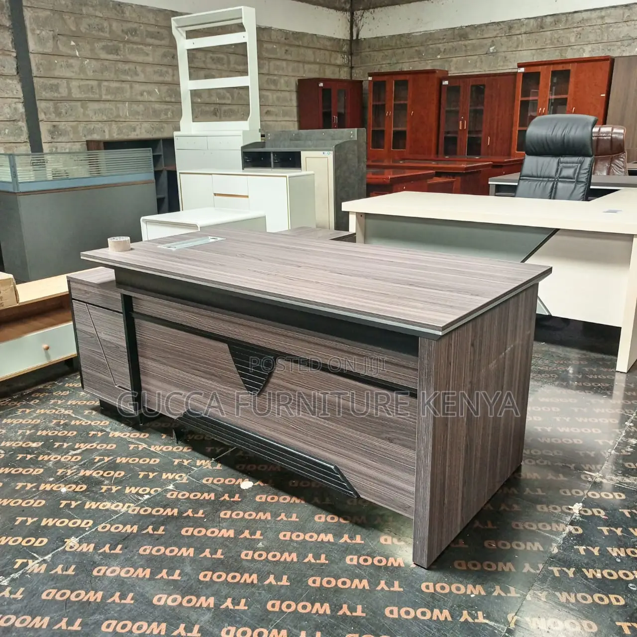 Office Tables:1800mm Luxury Managers Executive Desk