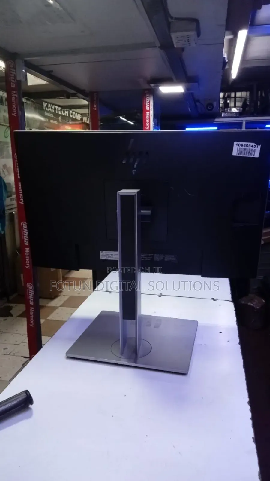 HP Elitedisplay E243 23.8′′ 16:9 IPS Monitor