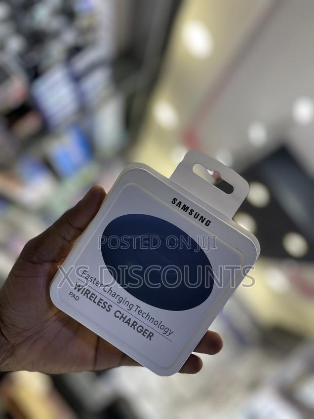 Samsung Fast Charging Wireless Charger - thumbnail 2