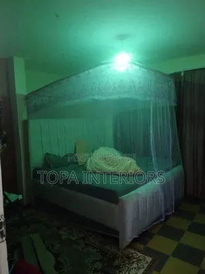 White Ultrafine Mesh Mosquito Nets With Two Metallic Stands