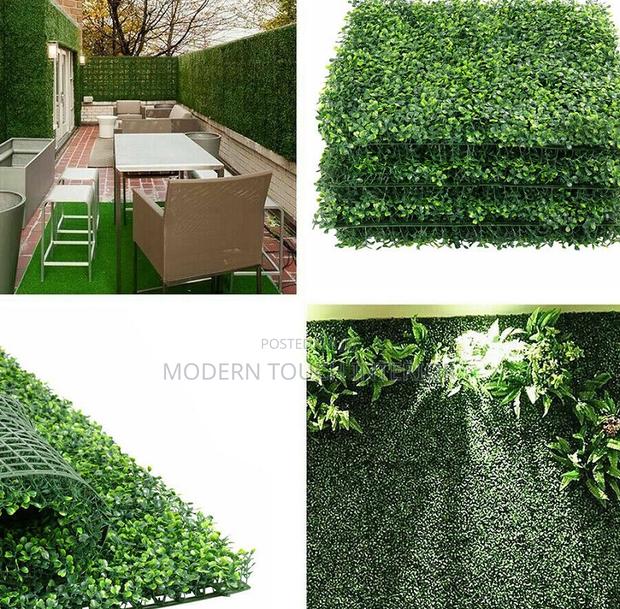 Natural-Looking Faux Hedge Panels
